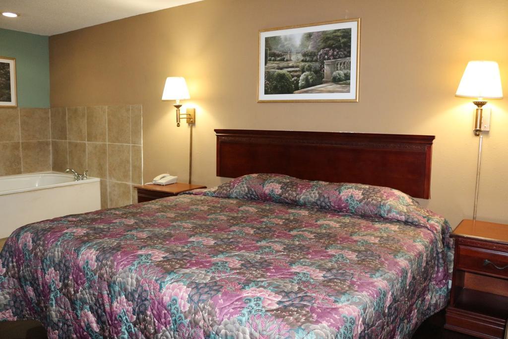 Magnolia Bay Hotel & Suites Jonesboro Exterior photo