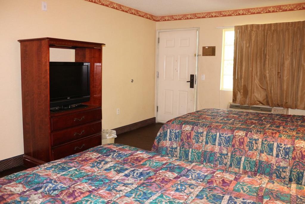 Magnolia Bay Hotel & Suites Jonesboro Exterior photo