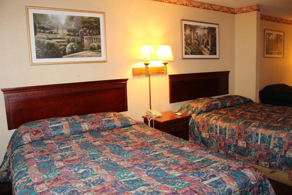 Magnolia Bay Hotel & Suites Jonesboro Exterior photo