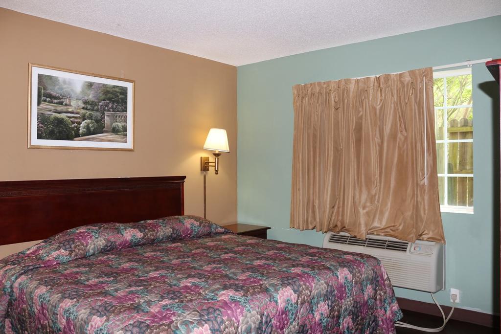 Magnolia Bay Hotel & Suites Jonesboro Exterior photo