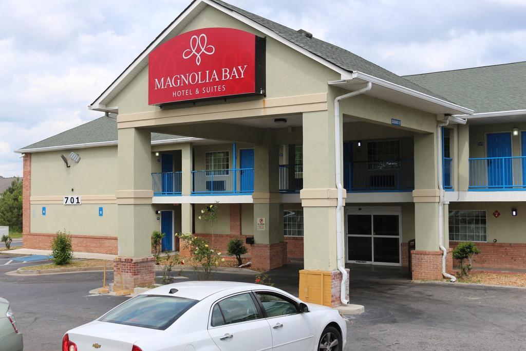 Magnolia Bay Hotel & Suites Jonesboro Exterior photo