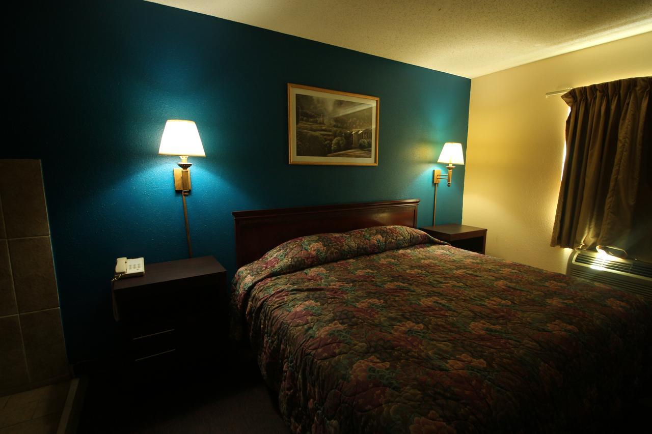Magnolia Bay Hotel & Suites Jonesboro Exterior photo
