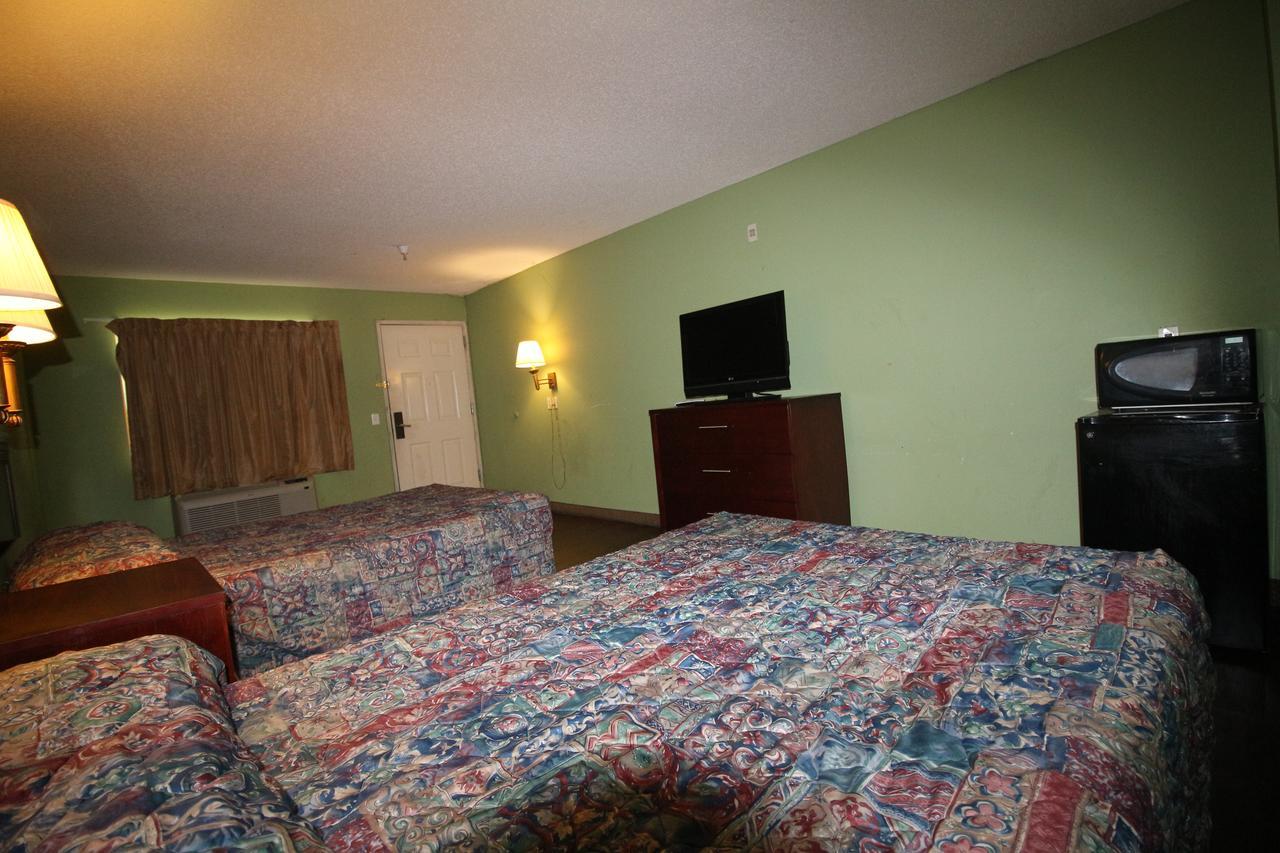 Magnolia Bay Hotel & Suites Jonesboro Exterior photo